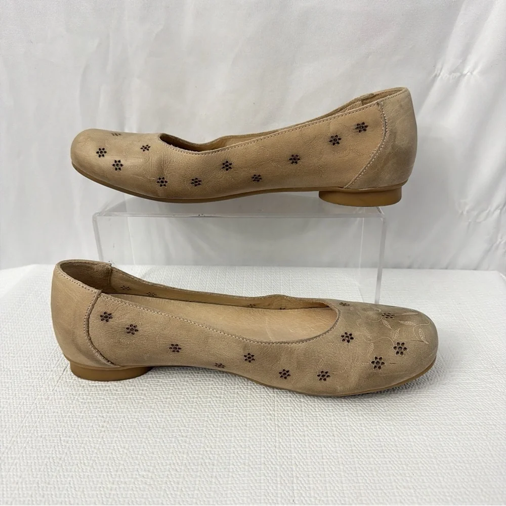 Tatami by Birkenstock Floral Detail Leather Flats - Picture 9 of 10